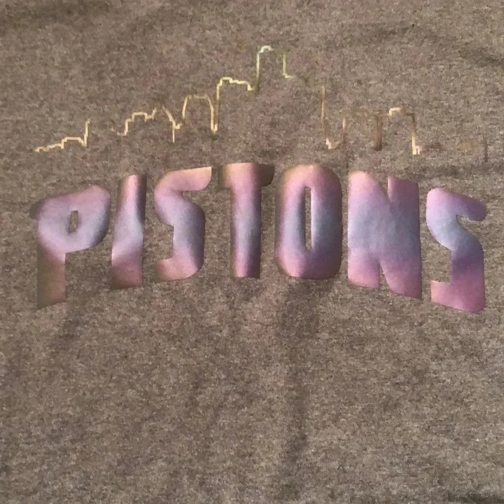 Detroit Pistons tee shirt